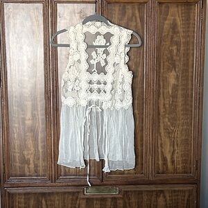 Elegant Lace Sleeveless Top - Cream